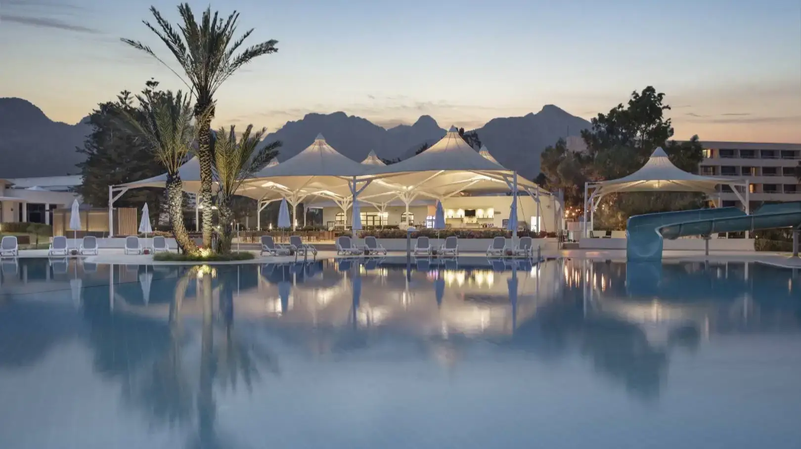 aqua-pool-bar-0