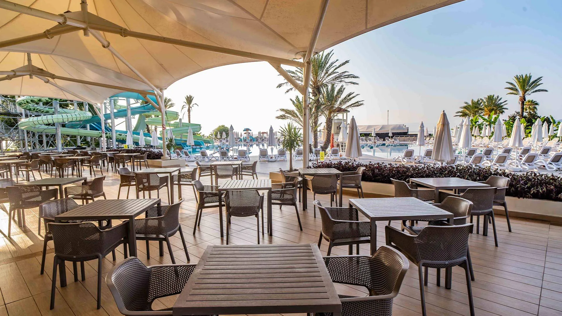 aqua-pool-bar-1