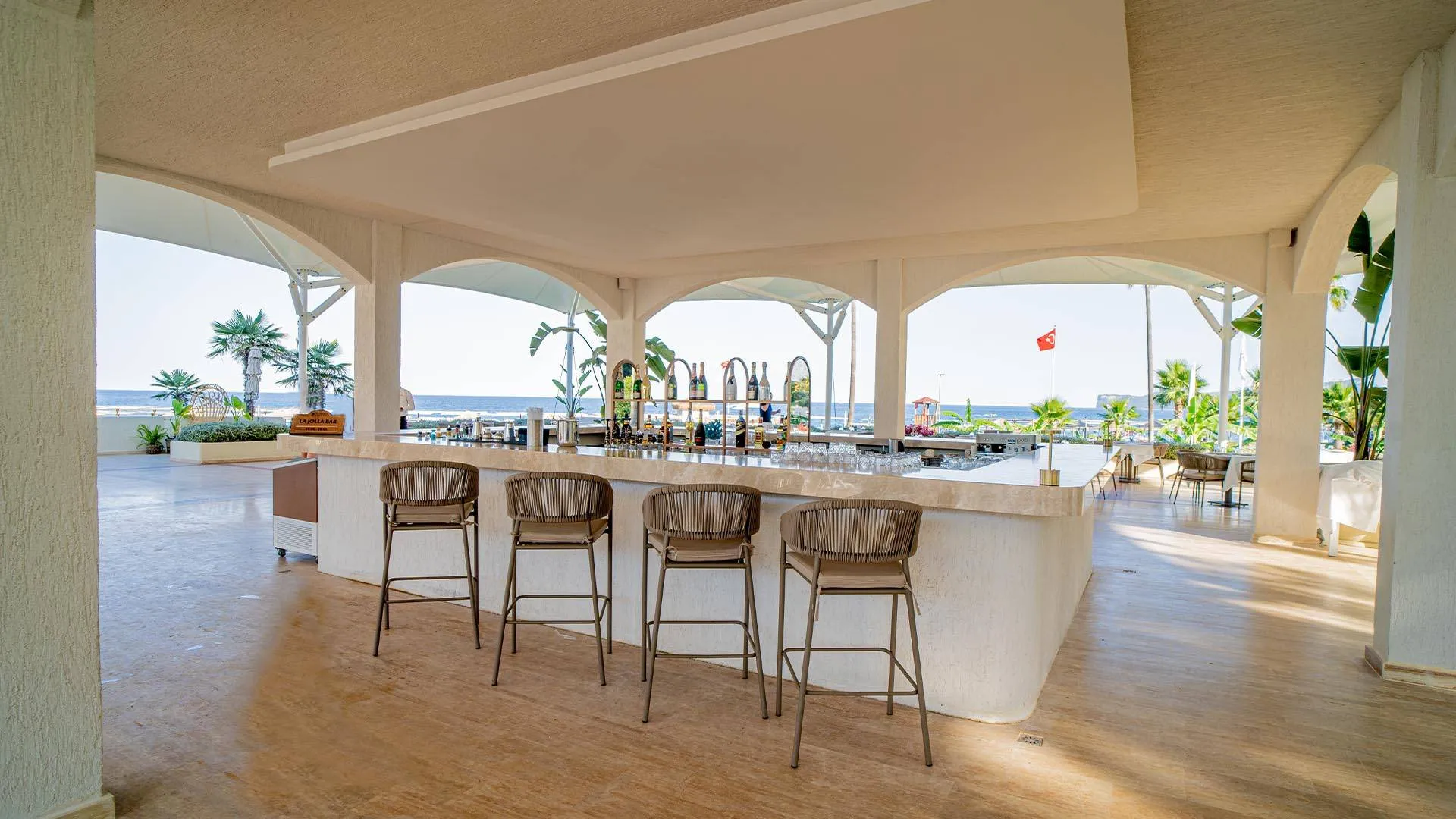 la-jolla-bar-2