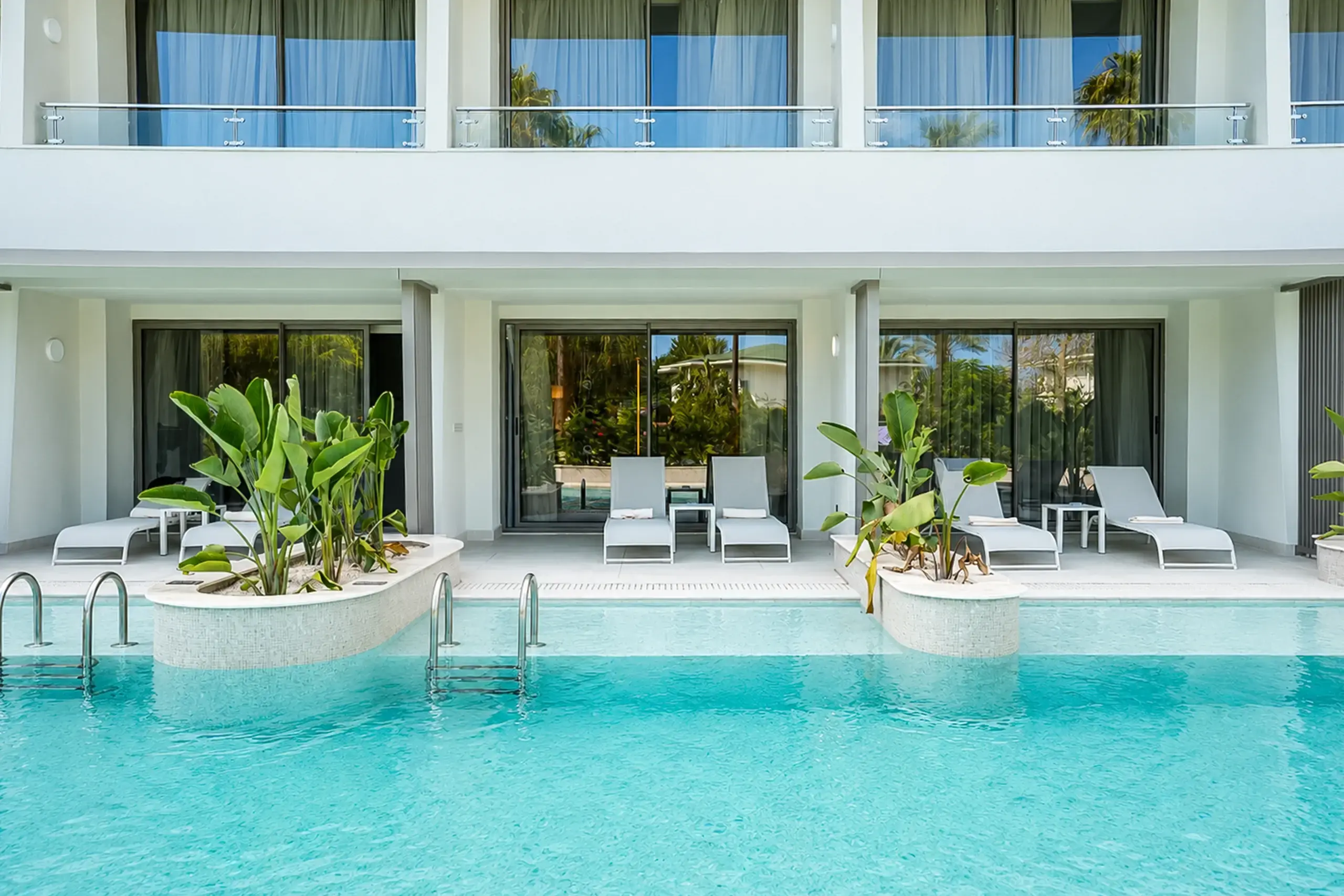 park bina deluxe swim-up (1)